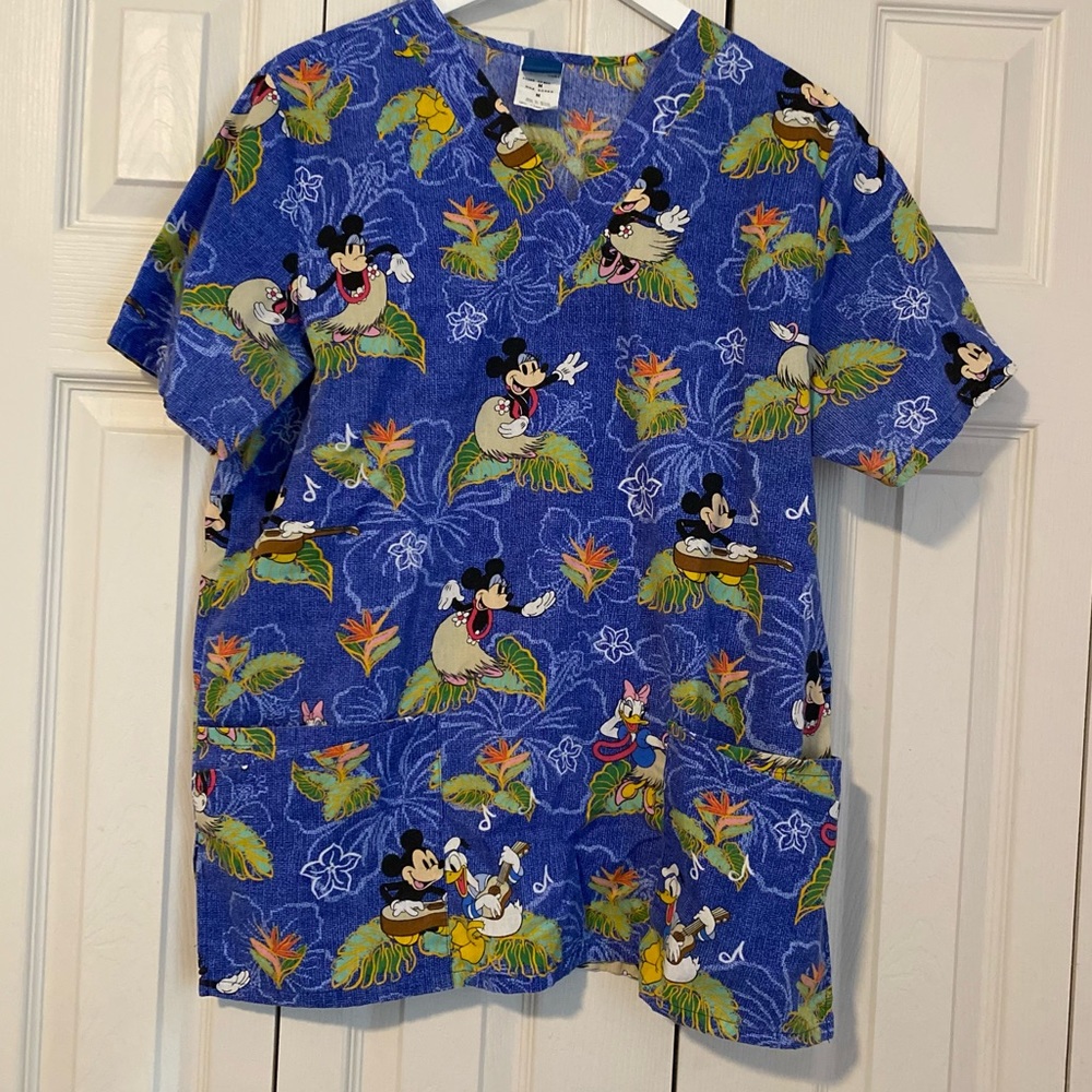 Disney Mickey Mouse & Minnie Donald Duck Short Sleeve Nurse Scrub Top Sz Medium